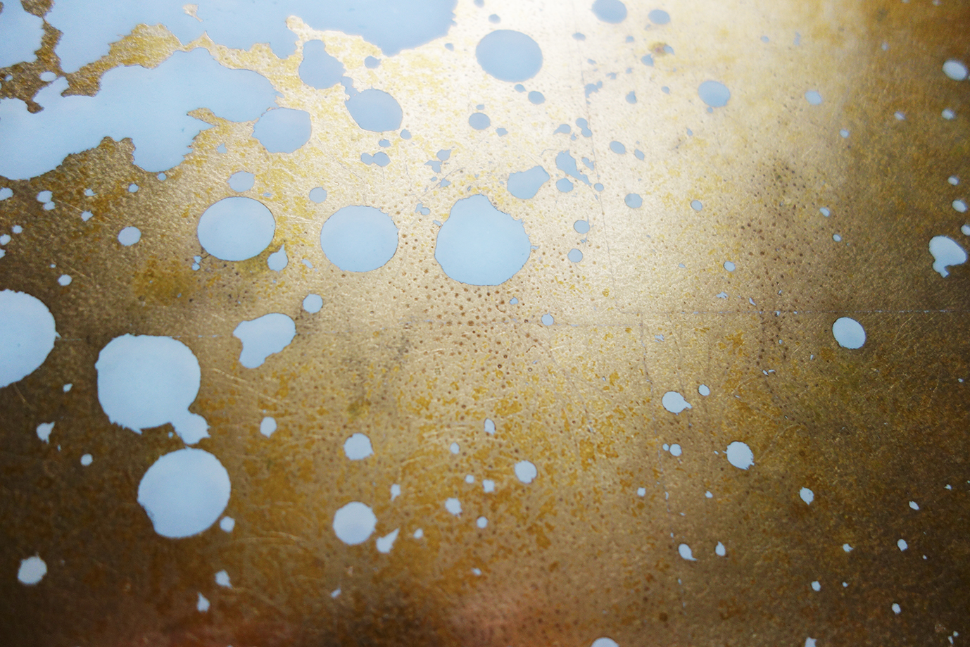 Verre églomisé technique utilisée par Solène Eloy